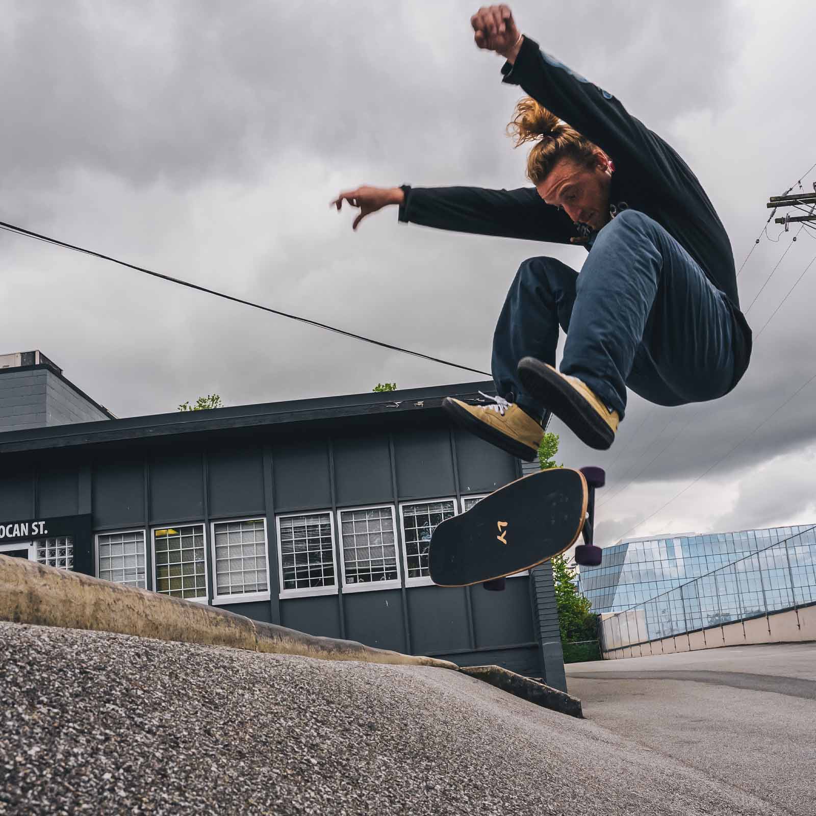 Tugboat - Purple Snek kickflip julien